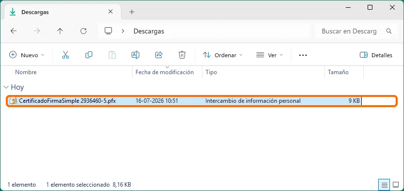 Explorador de archivos de Windows mostrando el archivo .pfx del certificado en la carpeta Descargas