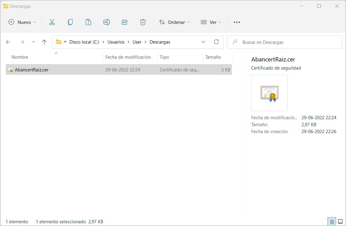 Explorador de archivos de Windows con el archivo AbancertRaiz.cer en la carpeta Descargas