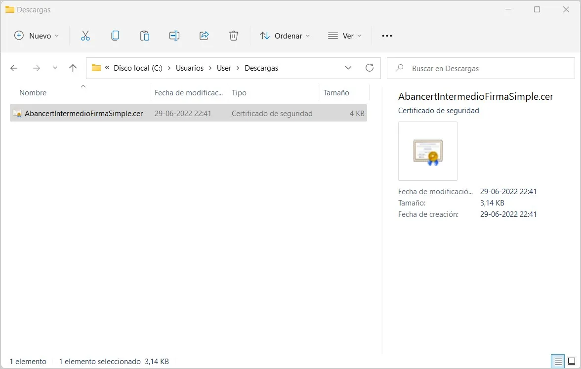 Explorador de archivos de Windows con el archivo AbancertIntermedioFirmaSimple.cer en la carpeta Descargas