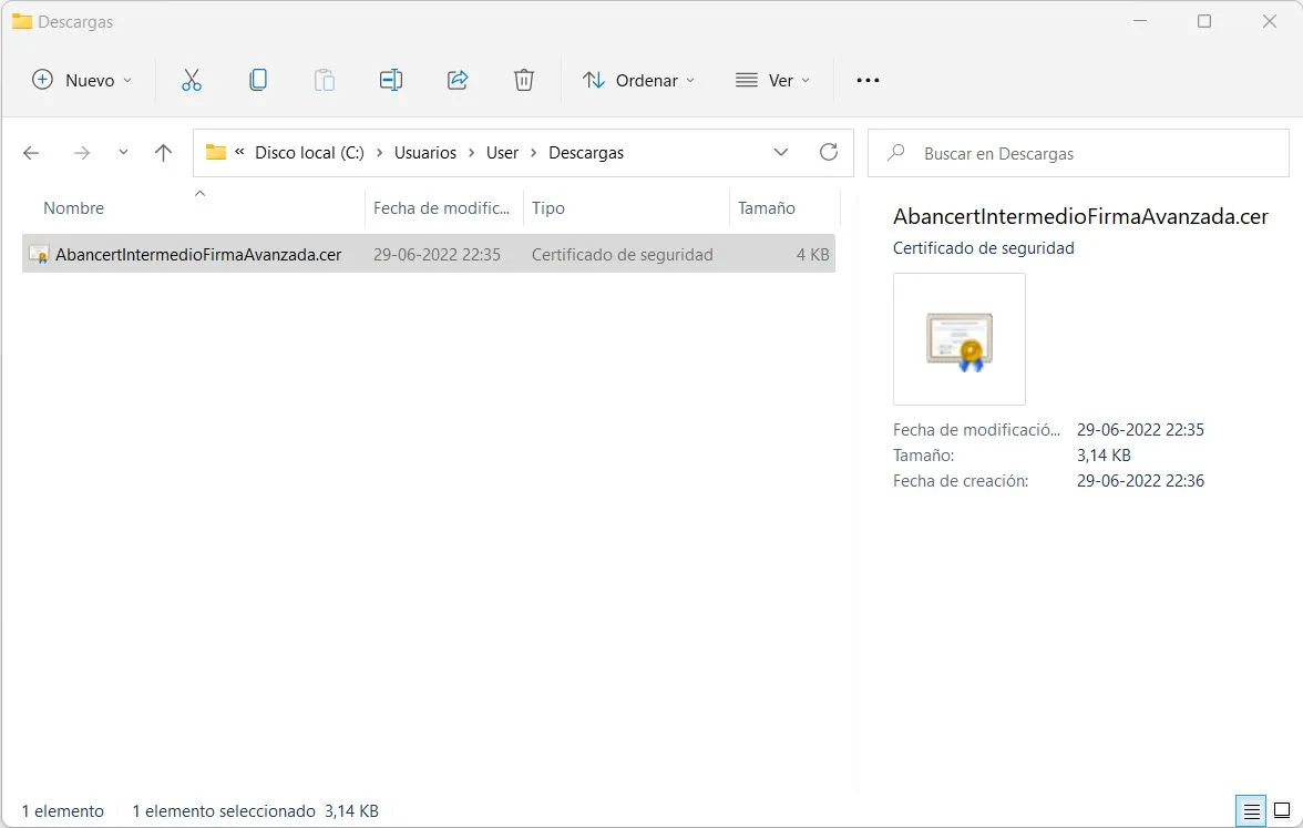 Explorador de archivos de Windows con el archivo AbancertIntermedioFirmaAvanzada.cer en la carpeta Descargas