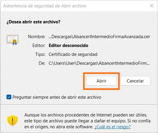 Advertencia de seguridad de Windows al abrir el archivo del certificado intermedio de firma avanzada, con el botón Abrir destacado